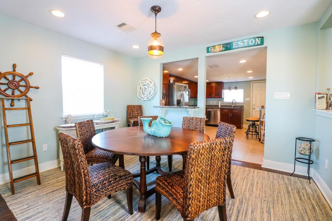 Perfect Location Spacious Yard Coffee Bar At This Lovely Beach Home Galveston Kültér fotó